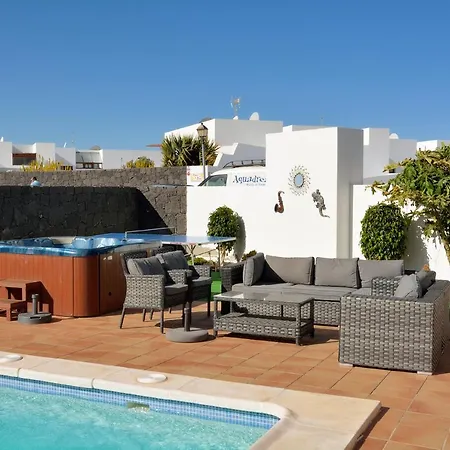 Playa Blanca Sleeps 10 Pool Air Con Wifi Villa Playa Blanca (Lanzarote)