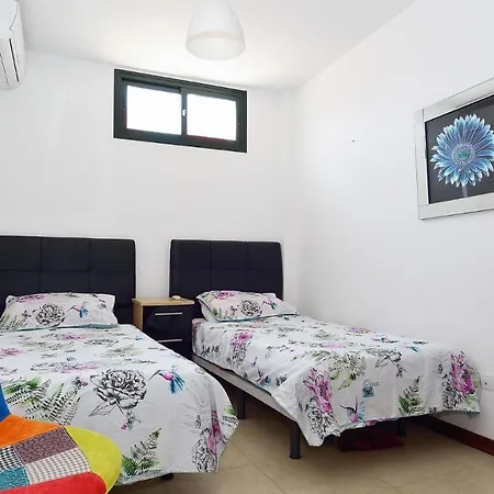 Playa Blanca Sleeps 10 Pool Air Con Wifi Villa